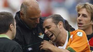 El delantero del Betis Sergio García sigue aquejado de las molestias en un hombro que sufre desde el partido del pasado domingo ante el Albacete, aunque, en caso de no poder jugar en la próxima jornada contra el Cartagena, su hueco podría ser ocupado por el camerunés Achille Emaná.