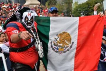 La NFL aterrizó en México y no podía faltar el luchador mariachi revolucionario de los Texans, un habitual de esta sección.