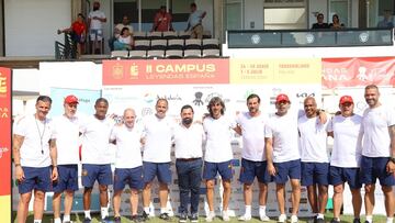 Gran elenco de Leyendas de Espa?a. El cuarto por la izquierda es Munitis.