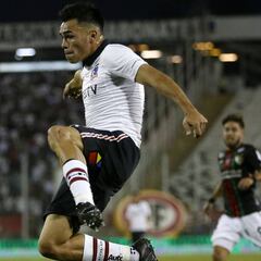 Suazo gana terreno para jugar por la izquierda en Sao Paulo