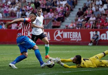 Parera fue la estrella del Racing en la victoria ante el Sporting y una leve lesión le ha tenido entre algodones.