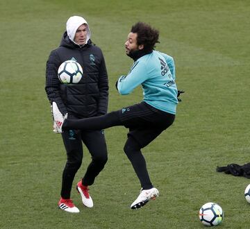Marcelo reaparece muy activo en el entrenamiento del Madrid