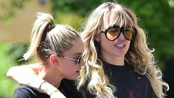 Miley Cyrus y Kaitlynn Carter son vistas en Los Angeles, el 14 de Septiembre, 2019.