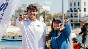Nacho Baltasar y Pilar Lamadrid, regatistas españoles de iQFOiL, en Palma de Mallorca.
