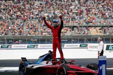 Fórmula E no falla; drama, rebases e historia con el triunfo de Nick Cassidy