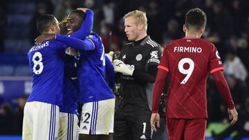 Jugadores del Leicester celebran la victoria ante el Liverpool.