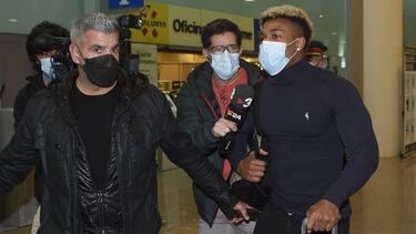 Llegada de Adama al aeropuerto.