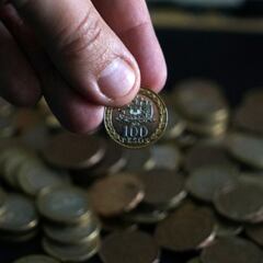 ¿Por qué en Chile le decimos 'gamba' a la moneda de cien pesos?