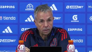 Un futbolista chileno podría irse a Europa y así reacciona Gustavo Álvarez: “Su cabeza...”