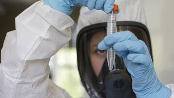 Moscow (Russian Federation), 06/08/2020.- A handout photo made available by the Russian Direct Investment Fund (RDIF) shows a scientist of Nikolai Gamaleya National Center of Epidemiology and Microbiology working on the production of a new two-vector COVID-19 vaccine in Moscow, Russia, 06 August 2020 (issued 13 August 2020). Russia registered the new called Sputnik V vaccine against the coronavirus Sars-Cov-2 and opens the stage of its massive testing. (Abierto, Rusia, Moscú) EFE/EPA/RDIF HANDOUT NO RESTRICTIONS, ALLOW TO USE IN SOCIAL NETWORK HANDOUT EDITORIAL USE ONLY/NO SALES