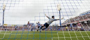 Fernando Llorente fue el jugador que inauguró el marcador de la temporada 2010-2011 en el partido que enfrentó al Hércules y al Athletic de Bilbao. Un gol que sirvió para que los leones se llevaran los tres puntos, ya que el partido terminó 0-1.  