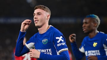 Cole Palmer, jugador del Chelsea, celebra uno de los goles anotados ante el Manchester United.