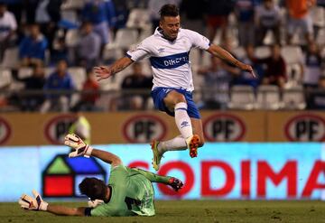 Llegó como estrella a Colo Colo tras años goleadores en la Universidad Católica, pero su paso por Macul fue para el olvido.