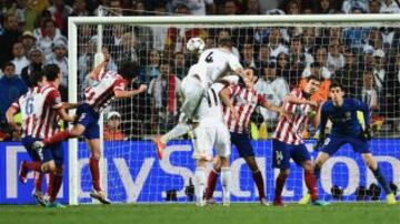 Con el defensor español se podría hacer una extensa galería de sus goles al último minuto. Pero quizás el más recordado es el que le marcó al Atlético Madrid en la final de la Champions League. Al minuto 93 Ramos de cabeza empató el partido 1-1 y luego en el tiempo extra Real Madrid liquidó la final y ganó su décima 'orejona'. 