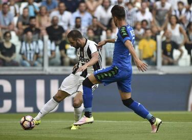 Juventus ease to third straight Serie A win over Sassuolo