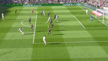 Fuera de juego en el segundo gol del Real Madrid al Granada