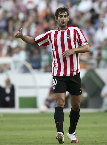 Llegó al Athletic en la temporada 1996/1997 y marcó 128 goles con la camiseta rojiblanca.