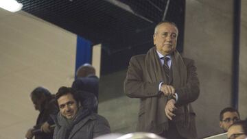 Fernando Roig, en el palco del estadio de La Cer&aacute;mica.