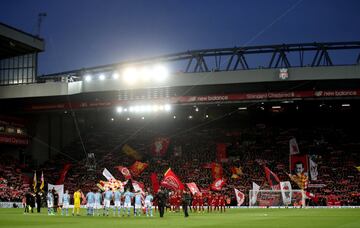 Both teams observe a minute's silence as part of remembrance commemorations before the match.