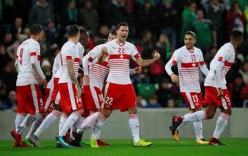 Conocido como Schweizer Nati o también como equipo chocolatero por los excelentes chocolates que se fabrican en el país. Su organización está a cargo de la Asociación Suiza de Fútbol, perteneciente a la UEFA.