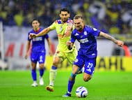 Henry Martin (L) of America fights for the ball with Carlos Rotondi (R) of Cruz Azul during the final second leg match between America and Cruz Azul as part of the Torneo Clausura 2024 Liga BBVA MX at Azteca Stadium on May 26, 2024 in Mexico City, Mexico.