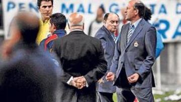 <b>ENFADADO. </b>Lotina no paró de protestarle a Álvarez Izquierdo.