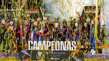 El FC Barcelona femenino logra su cuarto trofeo en la Supercopa de España. Las azulgranas levantan el galardón en 2020, 2022, 2023 y 2024.