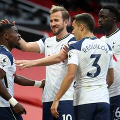Sánchez, titular en la goleada de los Spurs en Old Trafford