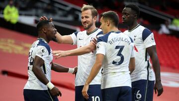 Sánchez titular en la goleada de los Spurs en el Old Trafford