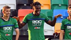 UDINE, ITALY - JUNE 28:  Duvan Zapata of Atalanta BC celebrates after scoring the opening goal during the Serie A match between Udinese Calcio and Atalanta BC at Stadio Friuli on June 28, 2020 in Udine, Italy.  (Photo by Alessandro Sabattini/Getty Images)