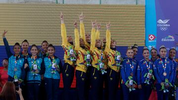 MED108. VALLEDUPAR (COLOMBIA), 02/07/2022.- Las integrantes de los equipos de gimnasia rítmica conjuntos en gimnasia rítmica de Colombia (c), medalla de oro, Guatemala (i), plata, y Venezuela, bronce, posan en el podio hoy, en los XIX Juegos Bolivarianos en Valledupar (Colombia). EFE/Luis Eduardo Noriega A.
Cibelle Anahí González de Bolivia hoy, en la prueba aro de gimnasia rítmica en los XIX Juegos Bolivarianos en Valledupar (Colombia). EFE/Luis Eduardo Noriega A.