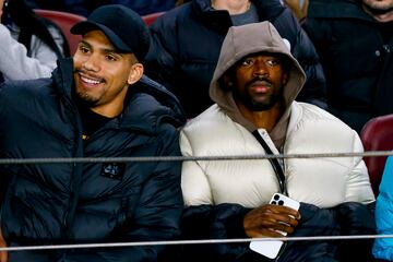 Ronald Araujo y Ousmane Dembélé en la grada del Camp Nou.