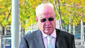 <b>EN EVIDENCIA. </b>Samper, que quiso venderse como héroe, queda al descubierto.