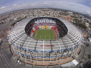 El más viejo y emblemático de los estadios en México. Ahí se jugaron dos Mundiales, incluidas las finales de México 70 y México 86. Llegaría al Mundial de 2026 con 60 años (Fue inaugurado el 29 de mayo de 1966).