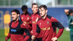 Pires no aprovecha el ‘regalo’ de Javi Hernández