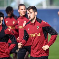 Pires no aprovecha el ‘regalo’ de Javi Hernández