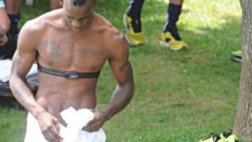 El delantero de la selecci&oacute;n italiana Mario Balotelli asiste a una sesi&oacute;n de entrenamiento a la sauna.