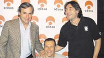 <b>APOYO. </b>Llovera estuvo acompañado por Sainz y Bardem.