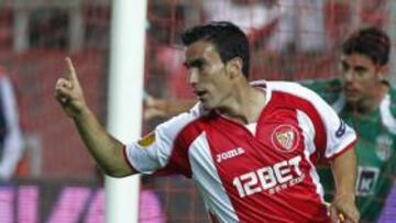 <b>UNO DE LOS TRIUNFADORES. </b>Alejandro Alfaro celebra uno de sus goles anoche ante el Karpaty.