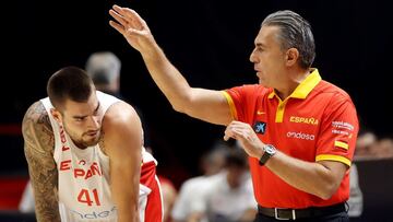 Juancho Hernangómez y Sergio Scariolo (España)