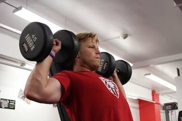 Los ejercicios básicos para tener unos hombros musculados