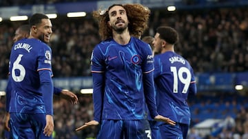 Marc Cucurella, jugador del Chelsea, celebra su gol anotado ante el Brentford.