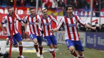 Tiago celebra el primer gol del Atl&eacute;tico.