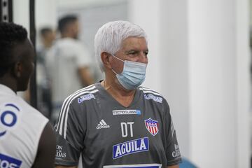 A 31 años de su primera llegada a Junior, Julio Avelino Comesaña fue confirmado por décima vez como nuevo entrenador del equipo rojiblanco. El experimentado DT uruguayo vuelve a la institución tras su paso por Independiente Medellín (septiembre 2021 - junio 2022) y llega para reemplazar a Juan Cruz Real.