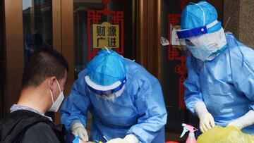A worker from the city's center for disease control and prevention draws blood from a man to conduct a test for antibodies against the coronavirus disease (COVID-19) in Suifenhe, a city bordering Russia in China's Heilongjiang province, April 16, 2020. REUTERS/Huizhong Wu