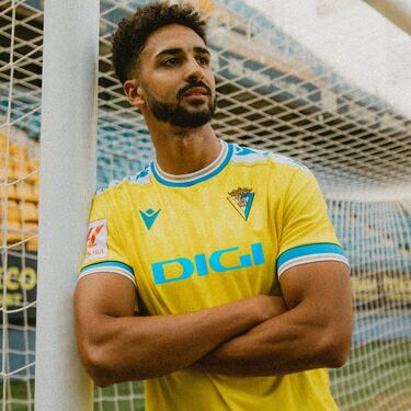 El C¨¢diz presenta una camiseta ¡®M¨¢gica¡¯ para la pr¨®xima temporada