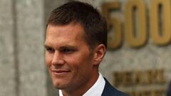 Tom Brady saliendo del tribunal.