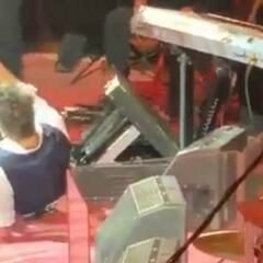 Alejandro Fernández cayó en el escenario durante la Feria de León