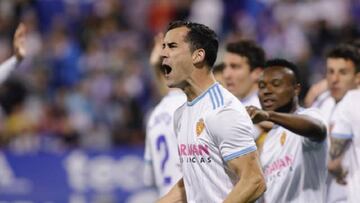 Linares celebra el gol del triunfo en el Zaragoza-Elche