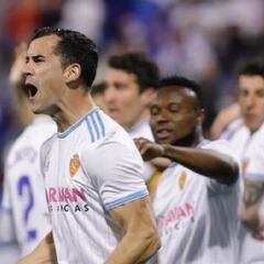 Linares le da una sufrida y vital victoria al Real Zaragoza